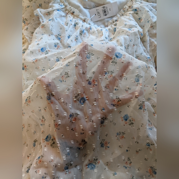 White Loft Top Floral - Picture 14 of 14